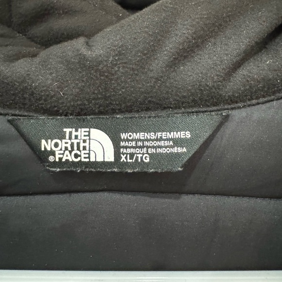 COPY - North Face Puffer Jacket w/ Hoodie - Picture 4 of 4